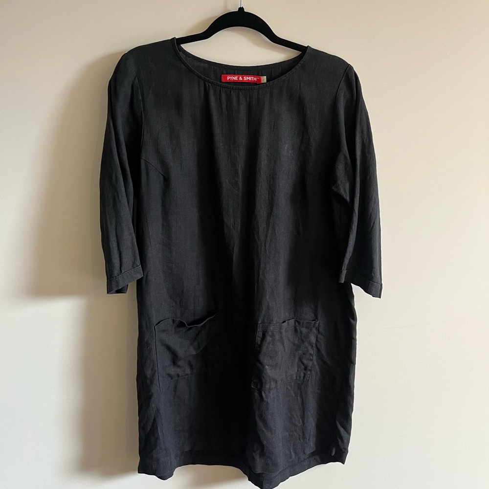 Pyne & Smith Linen Shift Dress. Black. Large.